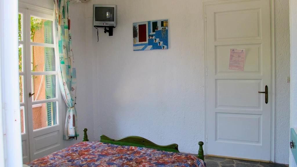 Heliatoras Studios Loutropolis Thermis Room photo